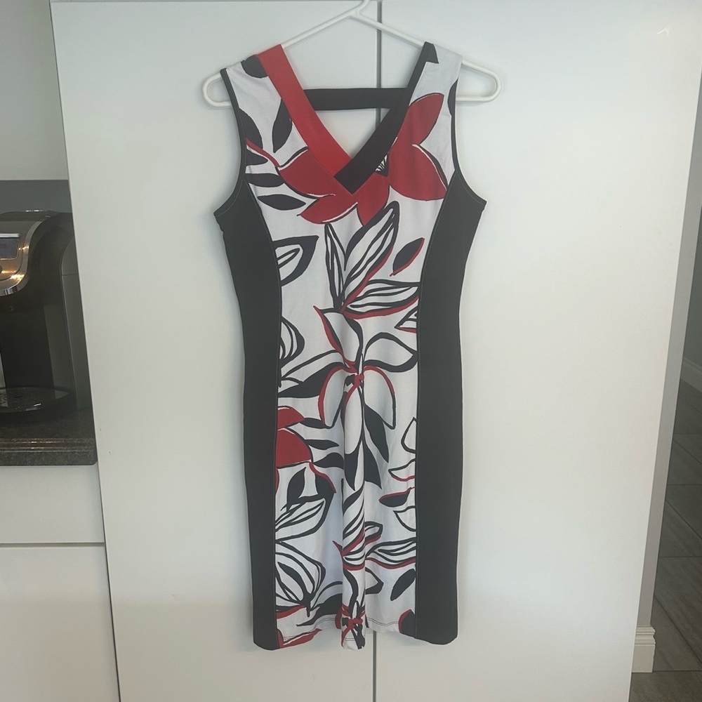 Dolcezza Chic Floral V-Neck Dress in Navy, Red &White   Size XS - Picture 4 of 12